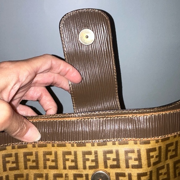 Pre loved vintage Fendi  crossbody bag - Picture 13 of 14